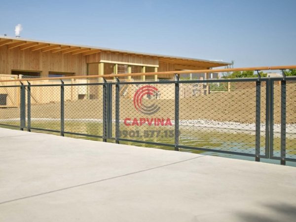 Industrial perimeter fence netting
